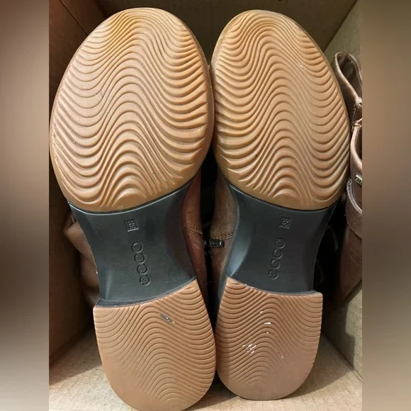 ECCO leather boots. Lightly wore.  Excellent condition! - Picture 5 of 8